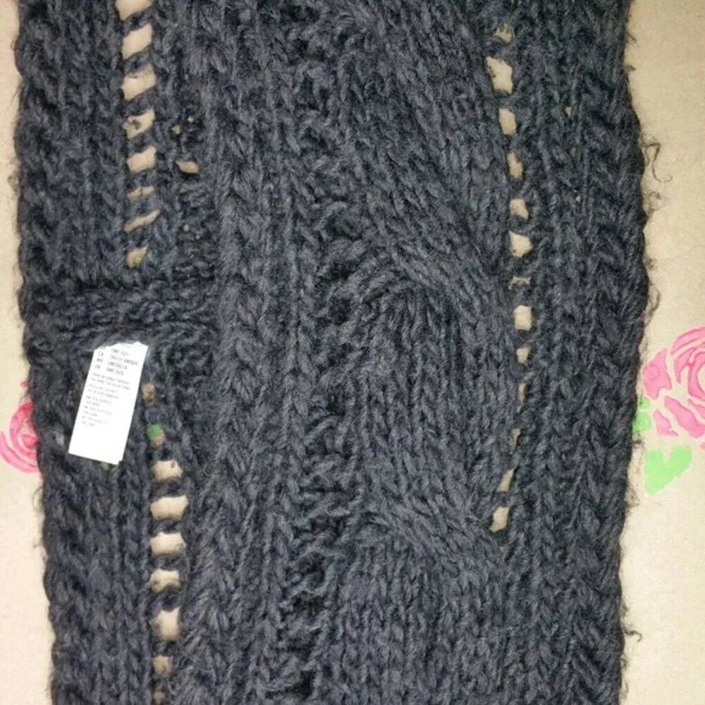 American Eagle Outfitters Chunky Gray Winter Scarf